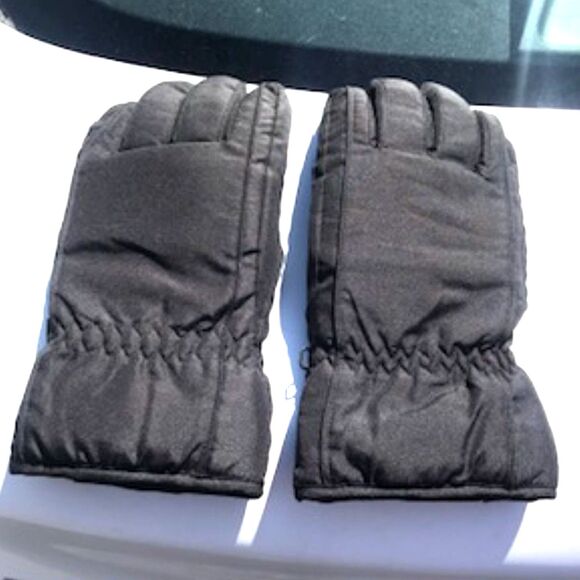 Winter Gloves . by Thinsulate . Never Worn - Picture 2 of 3